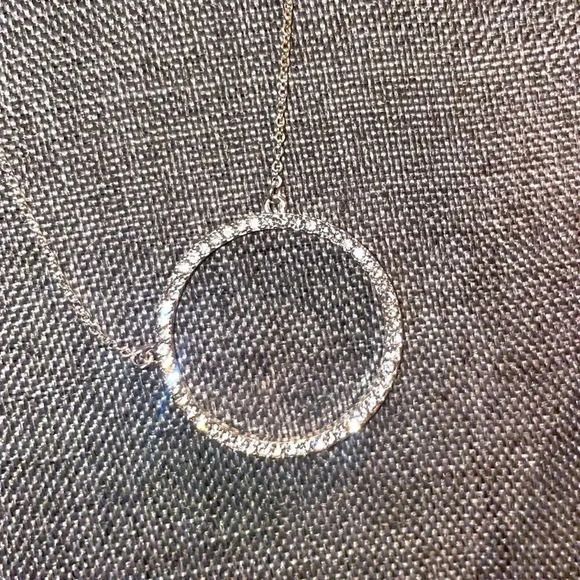 WHITE GOLD PLATED KARMA/CIRCLE OF LIFE PAVE SET STONES 2” DIAMETER  22” CHAIN - Picture 6 of 7